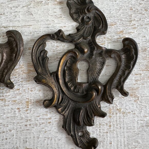 Antique Keeler Brass Co. Skeleton Keyhole Cover Plates Set of 6 - Picture 5 of 11